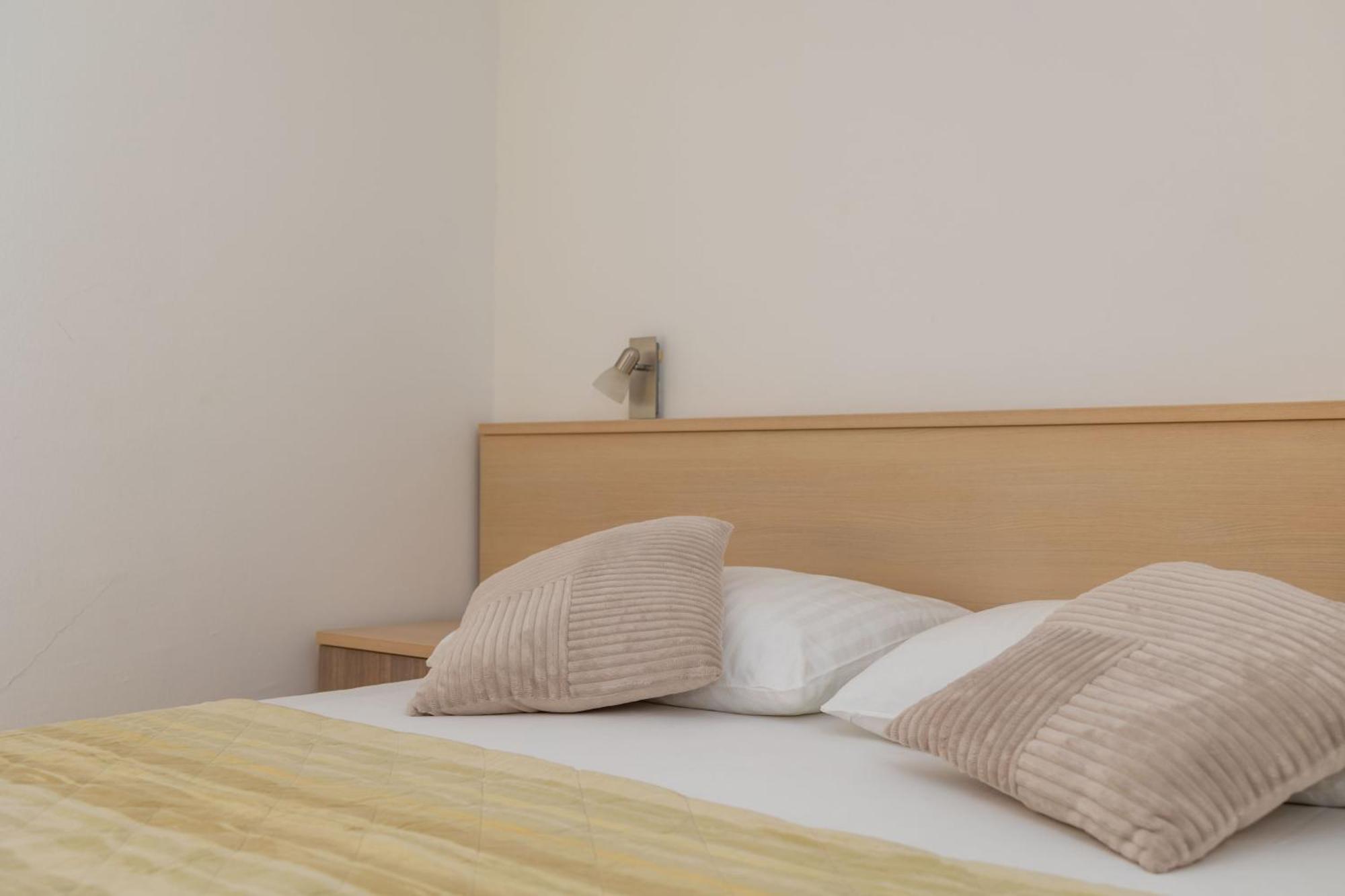 Premium Apartments - Lavica Beach ポドストラナ エクステリア 写真